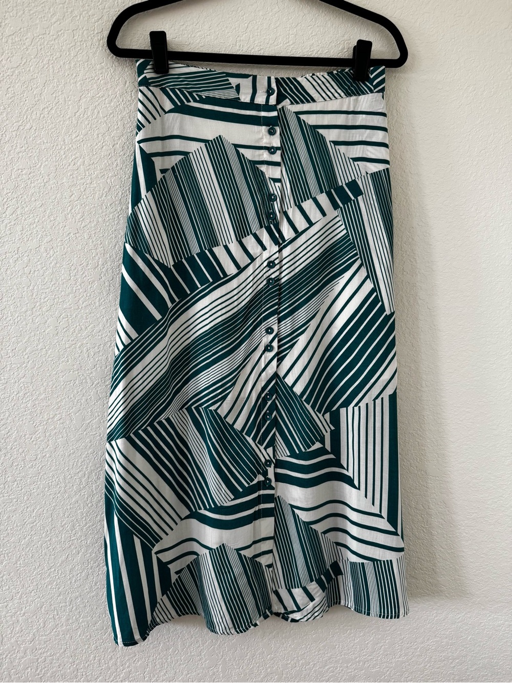 NWT Azōe Geometric Button-Front Midi Skirt Teal White